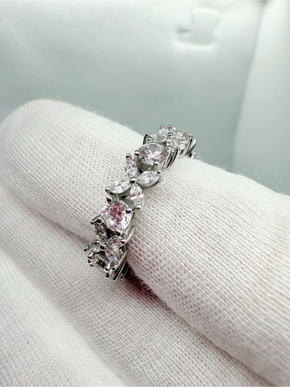 Elegant Silver Women's Ring - Picture 9 of 17
